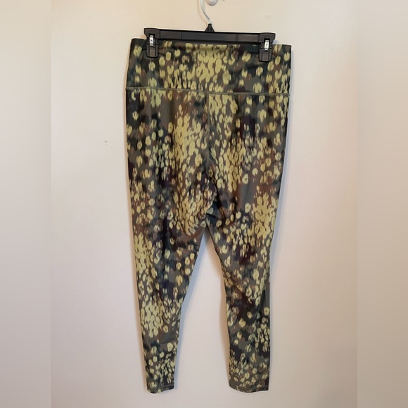 Aerie Offline High Rise Green Leopard Leggings - Picture 6 of 10